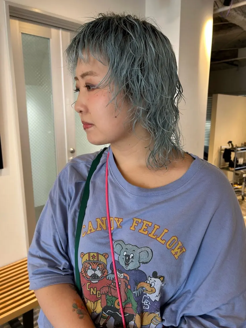ミディアム カラー パーマ ミディアムパーマ ブリーチ ブロンド ブルーカラー ハイトーンカラー カット ヘアカラー パーマ 村上雅人 ナチュラルモードのヘアスタイル