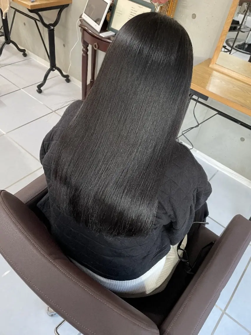 ベーシック プラチナトリートメント + ブローの写真