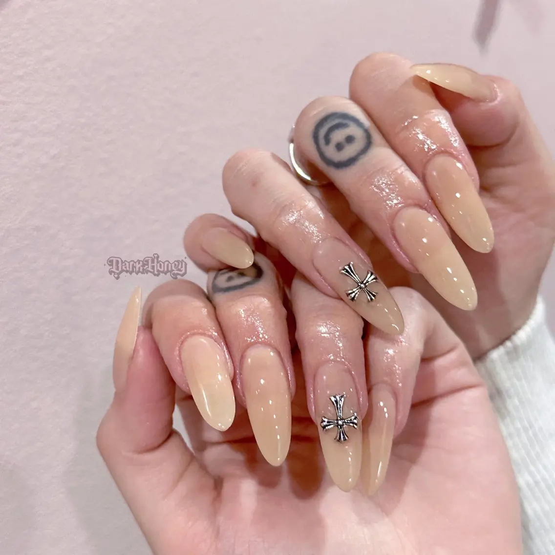 ネイル ハンドネイル Dark honey スカルプ専門原宿店のネイルデザイン