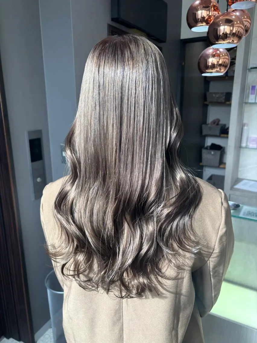 ロング ヘアカラー トリートメント ブリーチなしWカラー ヘアセット菜希のヘアスタイル