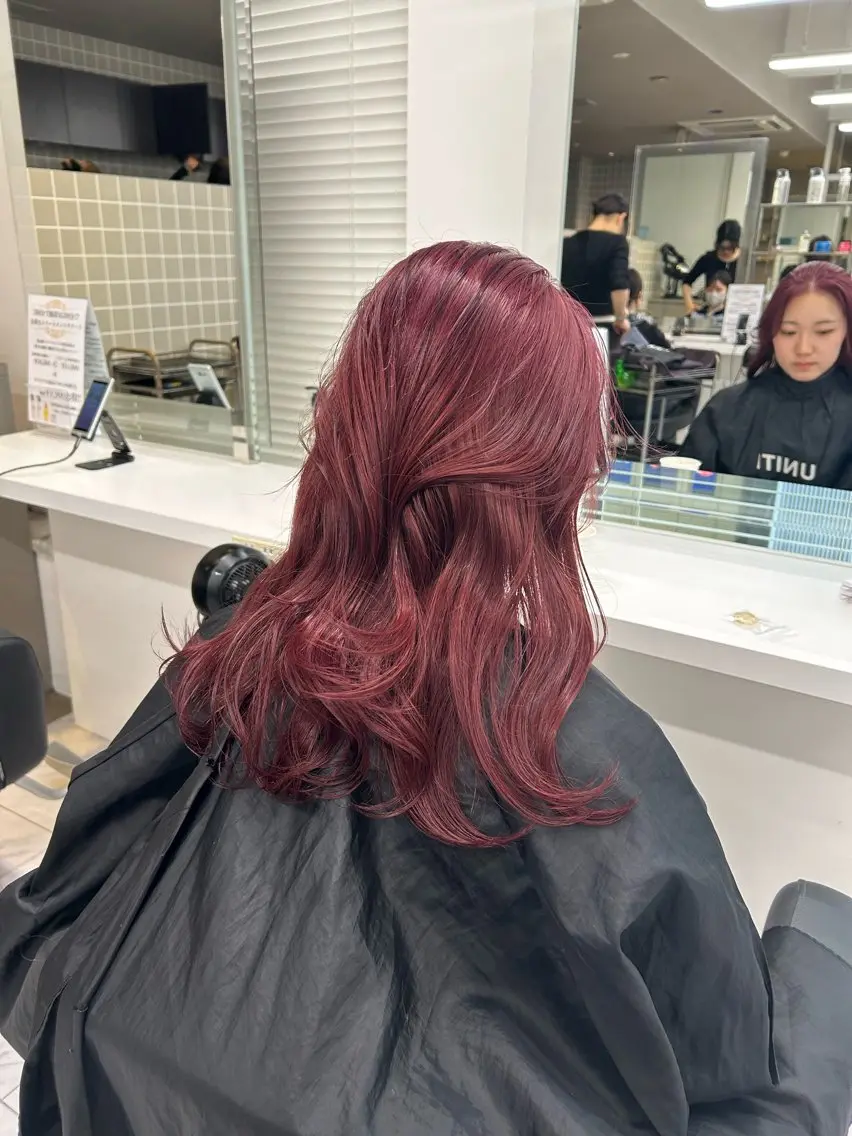 セミロング カラー パーマ ヘアアレンジ ブリーチ レッドカラー 韓国風ヘア ヘアカラー トリートメント ヘッドスパ ヘアセット 💎韓国/ レイヤー カット/ 暖色🫧のヘアスタイル