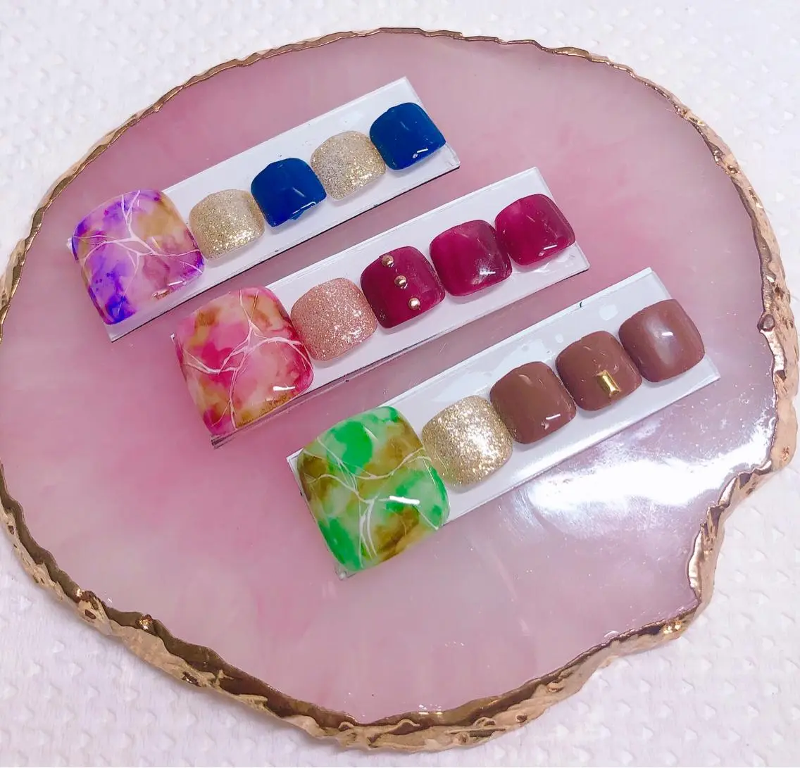 ネイル フットネイル ニュアンスネイル フットネイル CROWN プライベートサロンのネイルデザイン
