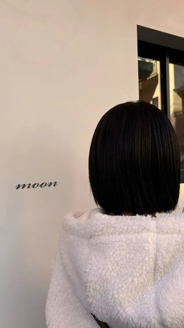 ミディアム アッシュ カット ヘアカラー トリートメント 平出 千尋のヘアスタイル