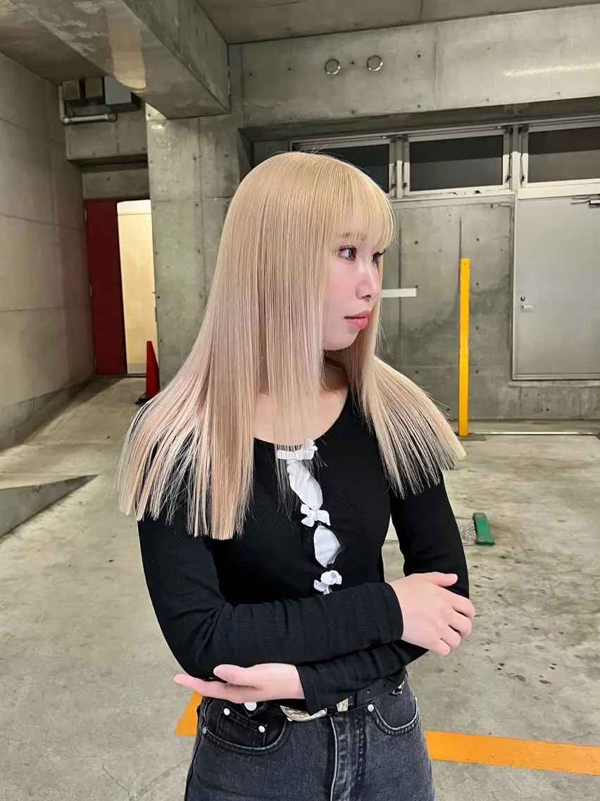 セミロング カラー 抜きっぱなしブロンド ブロンド ヘアカラー ムラ修正💎 艶髪ハイトーン💎のヘアスタイル