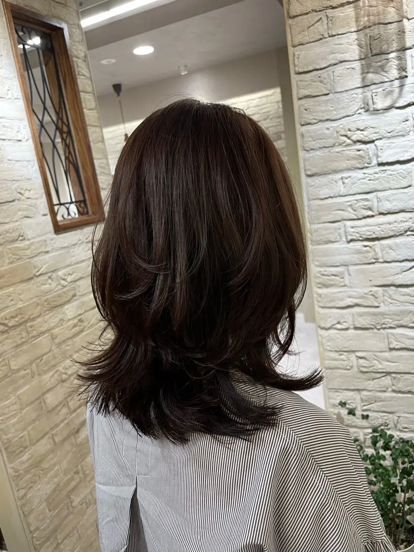 セミロング レイヤーカット 河上 麻衣/白髪ぼかしのヘアスタイル