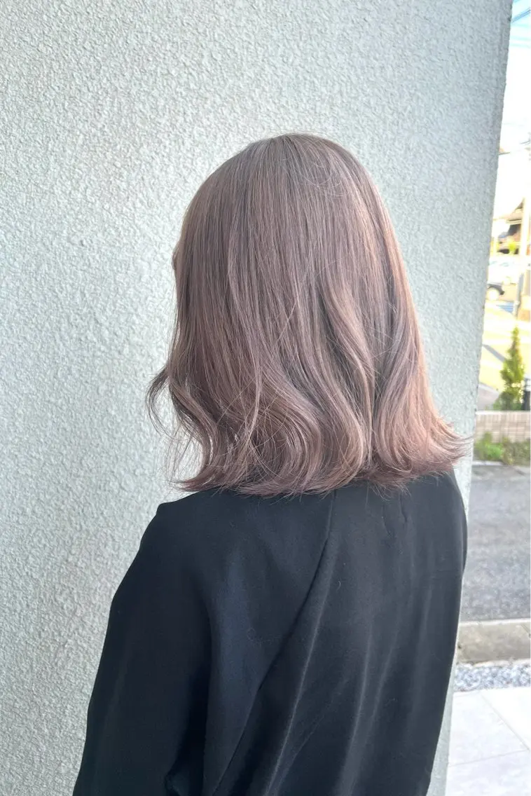 ミディアム カラー ベージュカラー ブリーチ ミルクティーベージュ ヘアカラー 今田 飛奈のヘアスタイル