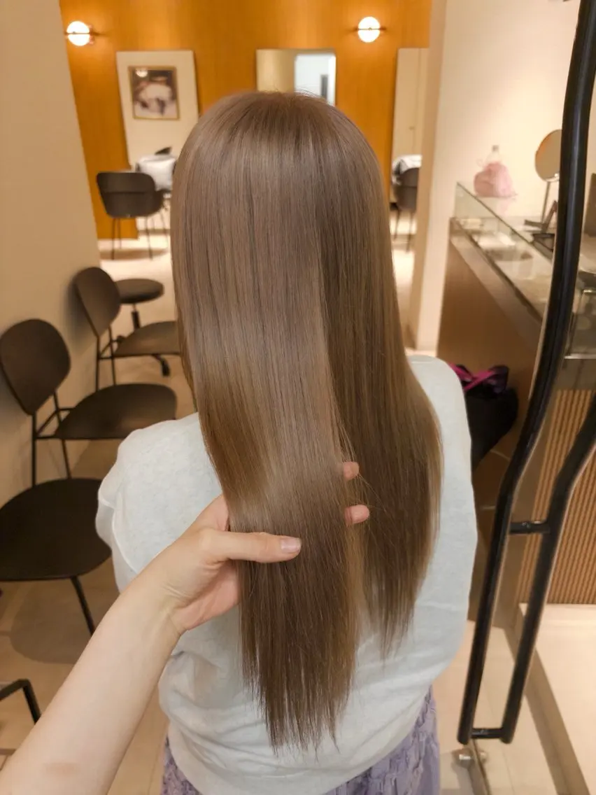 ロング カラー yiye shioriのヘアスタイル