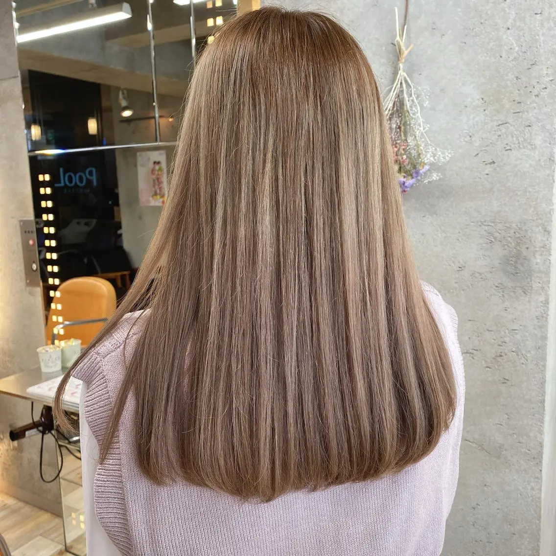 ロング カラー ベージュカラー wakana 【ブリーチカラー】のヘアスタイル