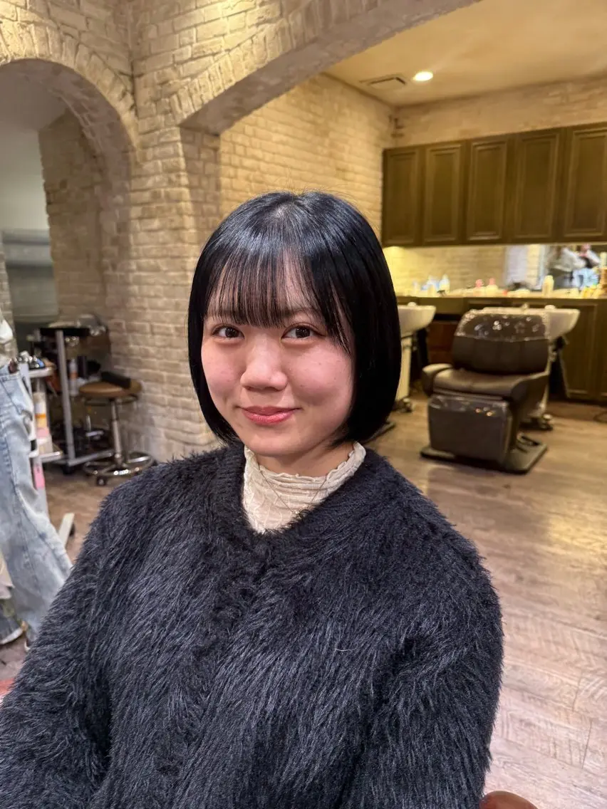 ショート ボブ カットパーマ3000 円/水曜日モデルのヘアスタイル