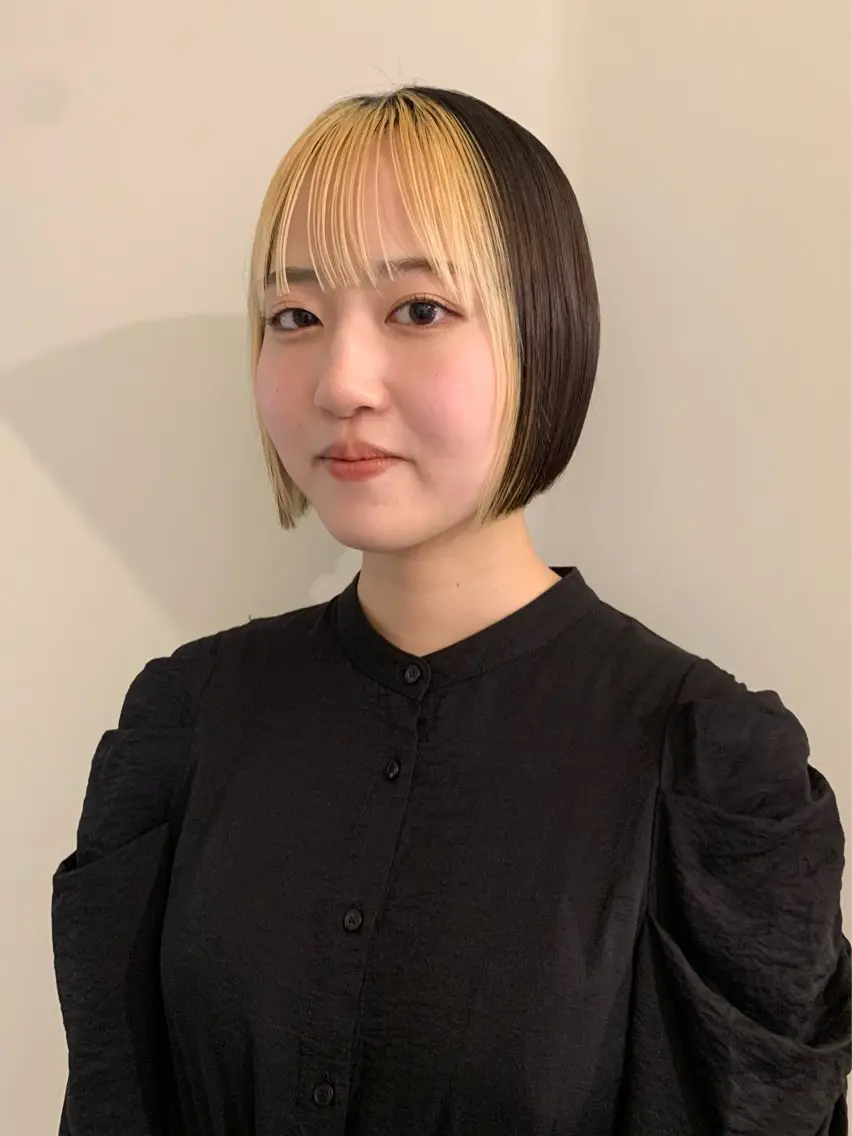ショート カラー ミストバング デザインカラー フェイスフレーミング ボブ カット ヘアカラー 落合希 Olivebeigeのヘアスタイル