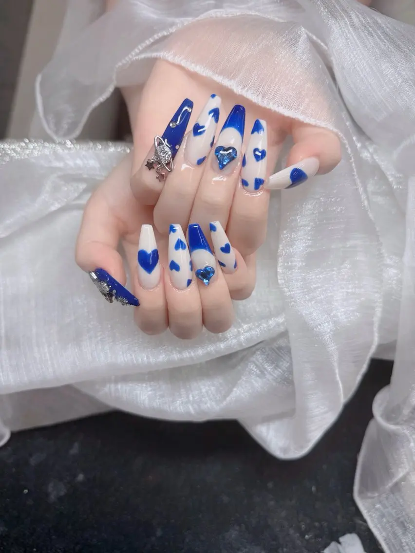ネイル フレンチネイル ジェルネイル ガラスフレンチ ハロウィン ハート H.baby Nail Salonのネイルデザイン