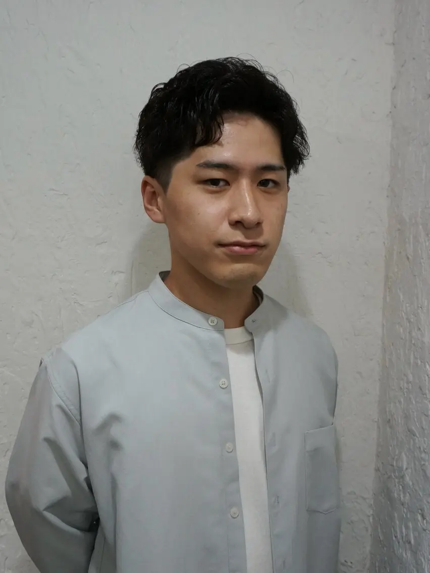 ショート パーマ メンズ メンズブリーチ フェザーパーマ メンズハイライト メンズハイトーン メンズパーマ メンズハイトーン/ ブリーチ💫荒木海星のヘアスタイル
