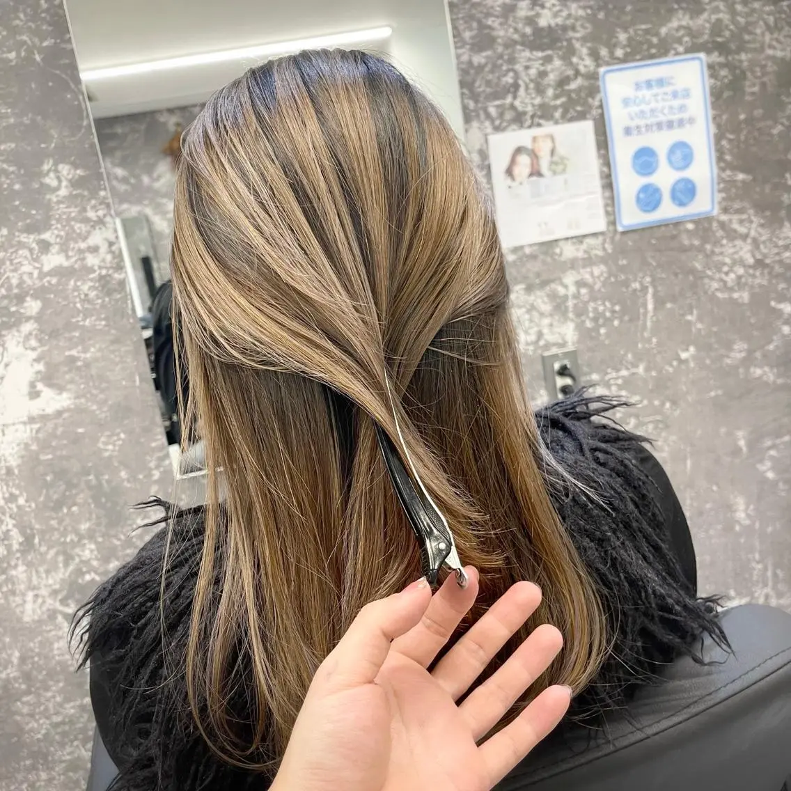 ミディアム カラー ヘアアレンジ バレイヤージュ デザインカラー ハイライトカラー 外国人風カラー ハイライト アンドウ ユウ/ レイヤーカット/韓国のヘアスタイル