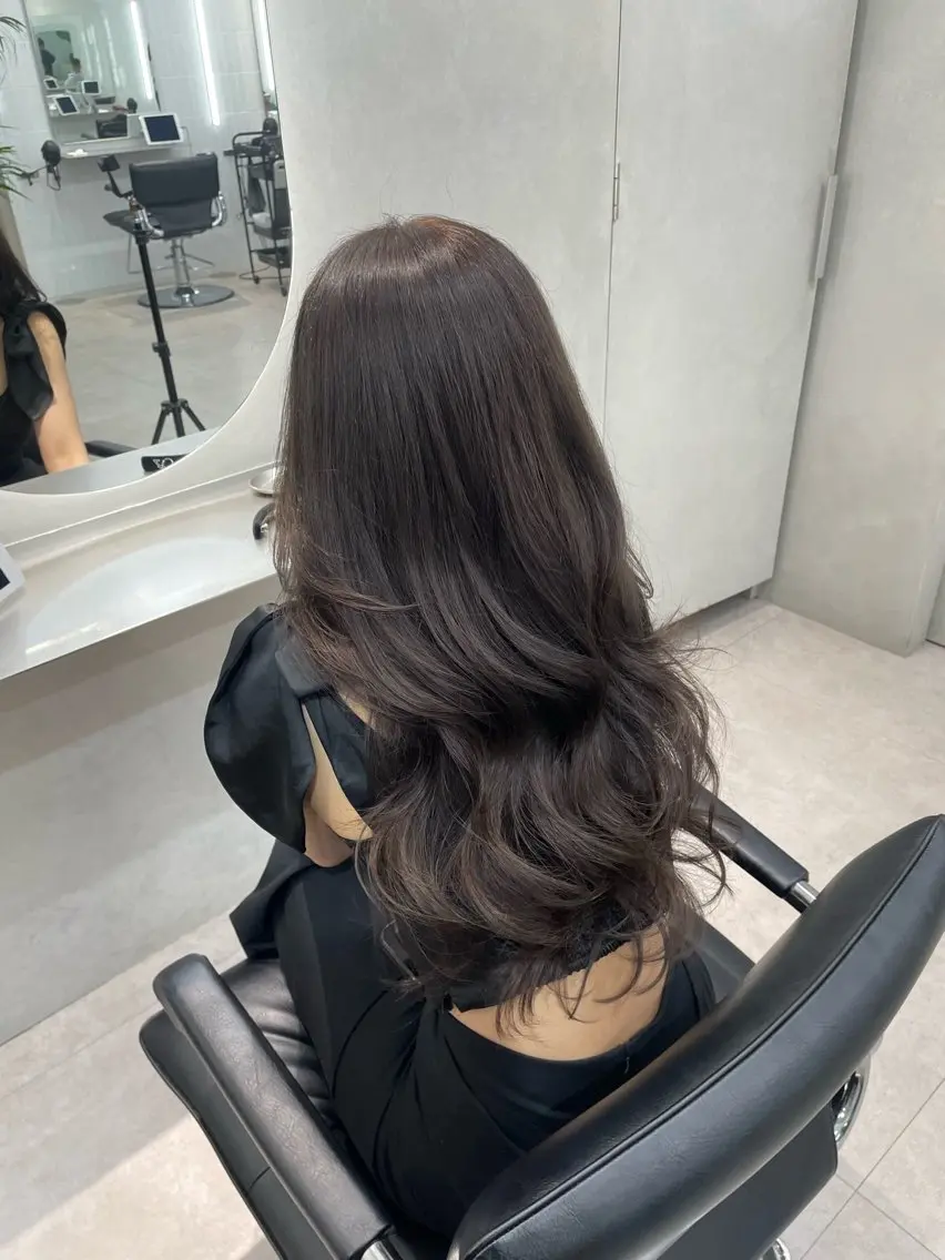 ロング ヘアカラー ハイトーン デザインカラーのヘアスタイル