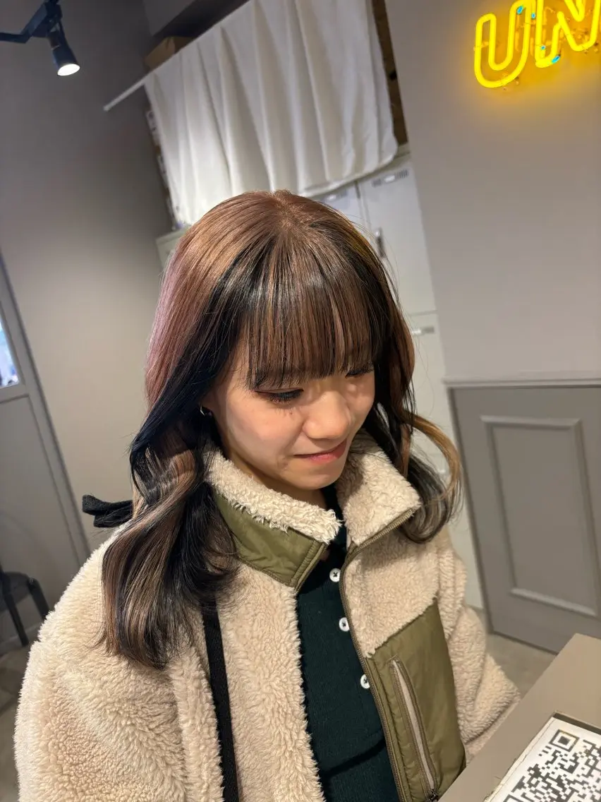 ロング カラー 抜け感レイヤー︴ ニュアンスカラーのヘアスタイル