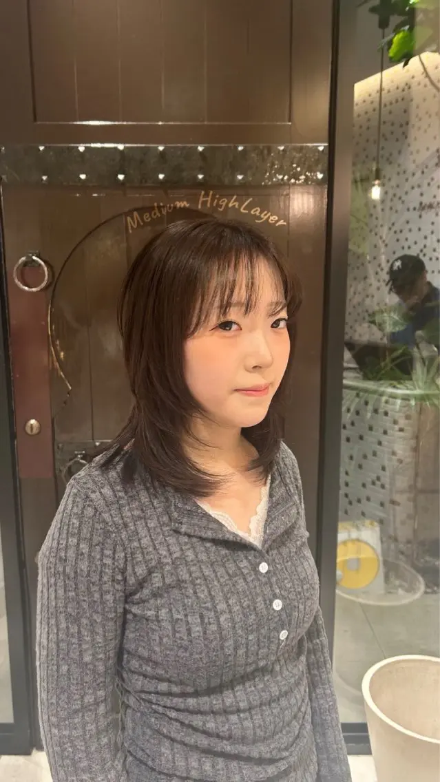 ミディアム カラー レイヤーカット カット ヘアカラー 位田 結実のヘアスタイル
