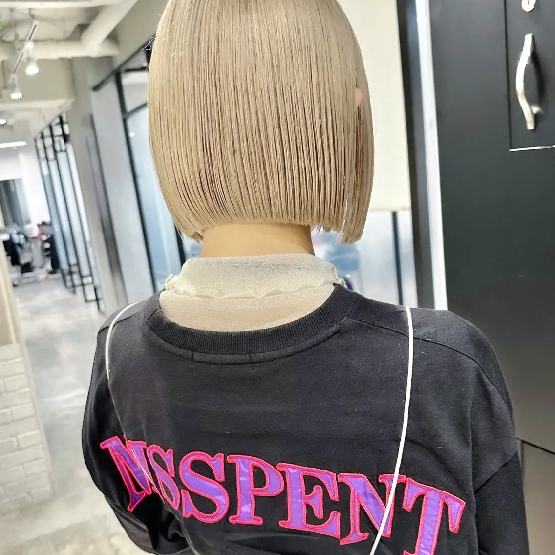 ショート カラー ベージュカラー ハイトーンカラー ミルクティーベージュ ボブ 井口 泰輝のヘアスタイル
