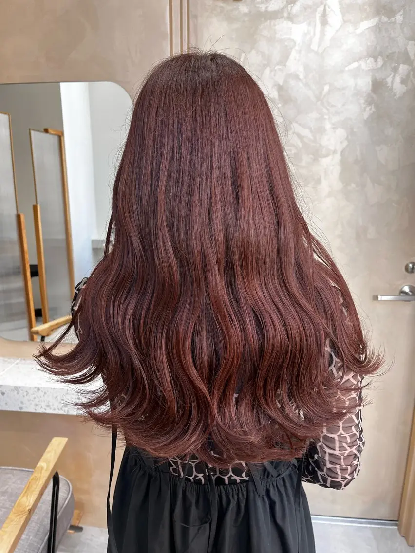 ロング カラー ヘアアレンジ ブリーチ ダブルカラー ブリーチなしカラー レッドカラー 🥀暖色韓国ヘア💕 保科侑花のヘアスタイル