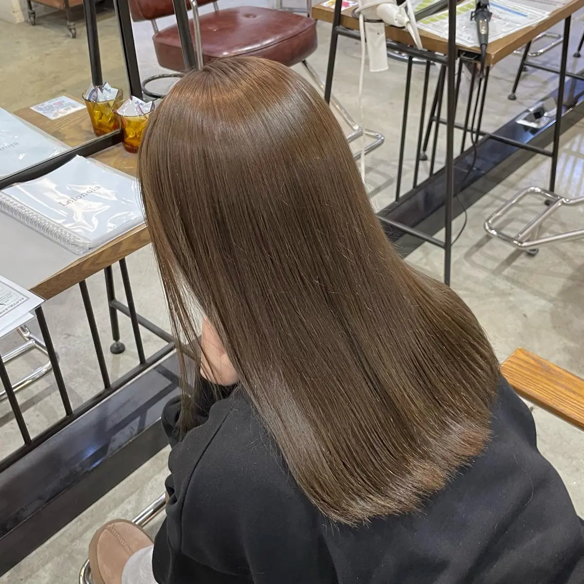 セミロング カット ヘアカラー 透け感カラー/レイヤ ーAI🪽🩵のヘアスタイル