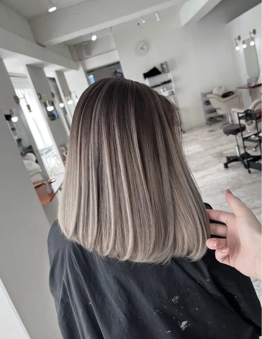 ミディアム カラー バレイヤージュ グレージュ レイヤーカット 指名数No.1 /NAOYAのヘアスタイル