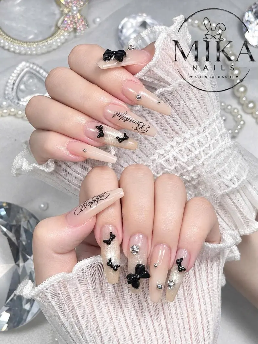 ネイル ガーリー キラキラネイル 韓国ネイル ロングネイル シンプルネイル ハンドネイル 🦊Genie🦊 Mika Nailsのネイルデザイン