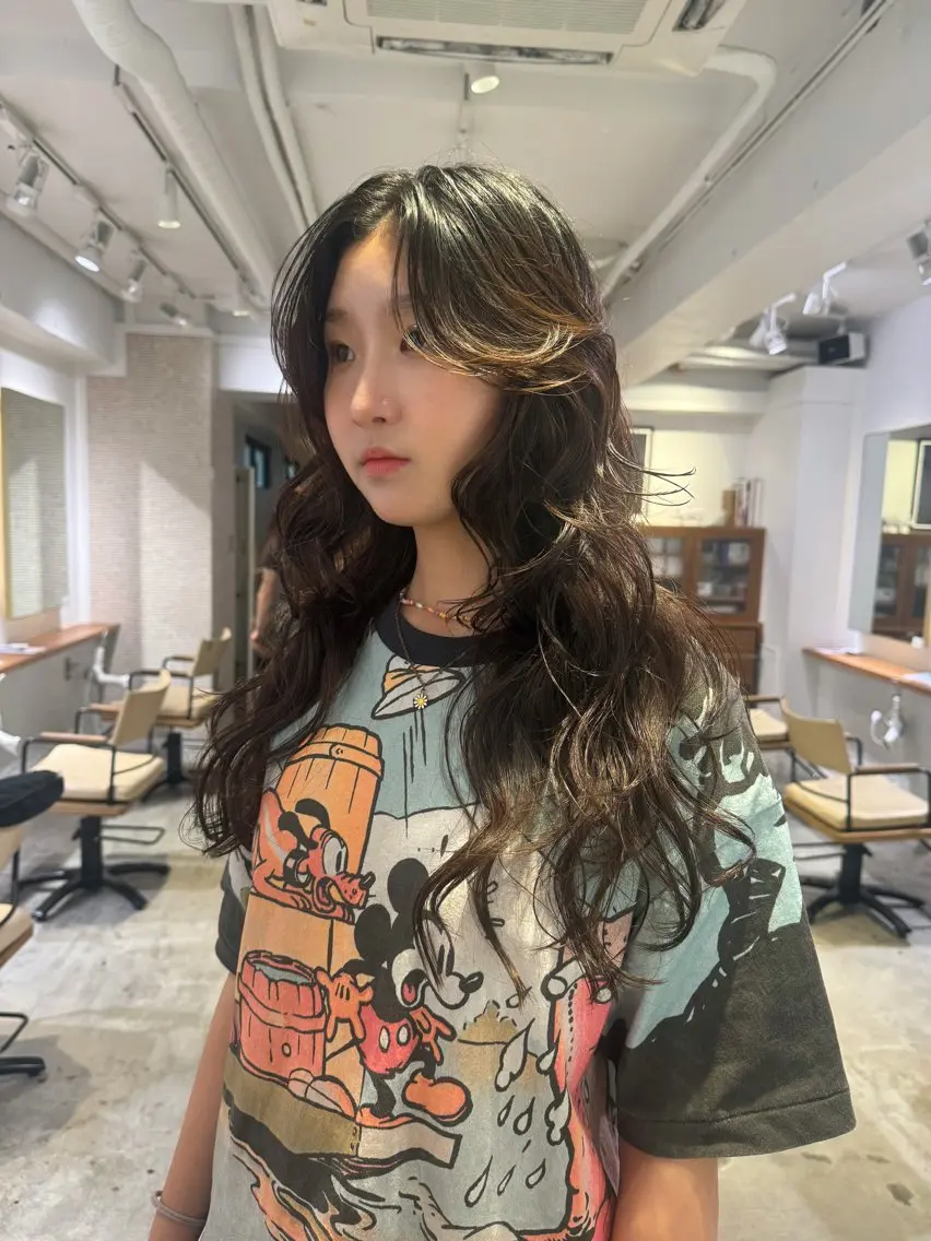ロング ハッシュカット レイヤーカット ARISA 学芸大学/海外ヘアのヘアスタイル