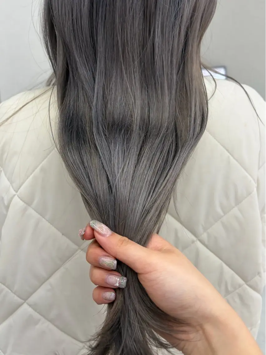 セミロング ヘアカラー kurune chikaのヘアスタイル
