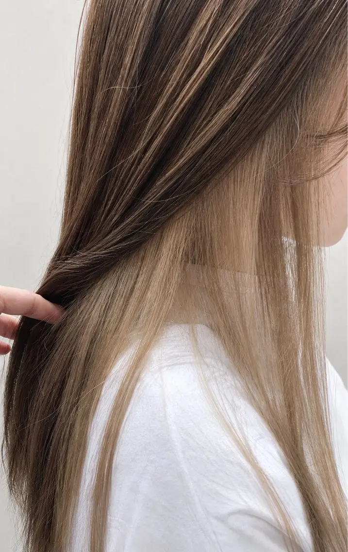 ロング カラー ベージュカラー インナーカラー ミルクティーベージュ uradana✂︎ nanaのヘアスタイル
