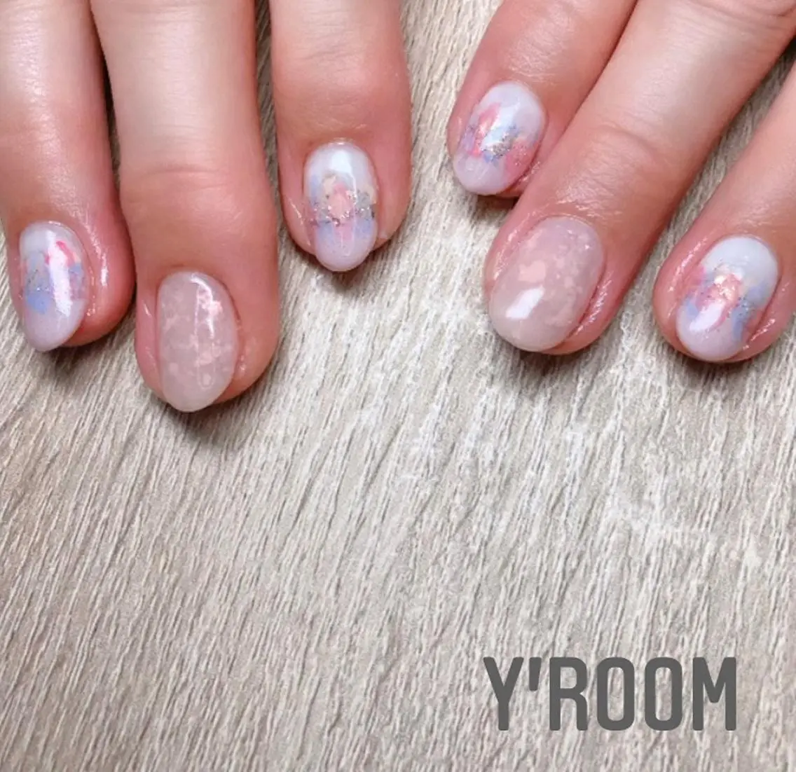 ネイル オーロラネイル フラッシュネイル フットネイル ジェルネイル 氷ネイル・うるうるネイル ハンドネイル YUKA （ネイリスト）のネイルデザイン