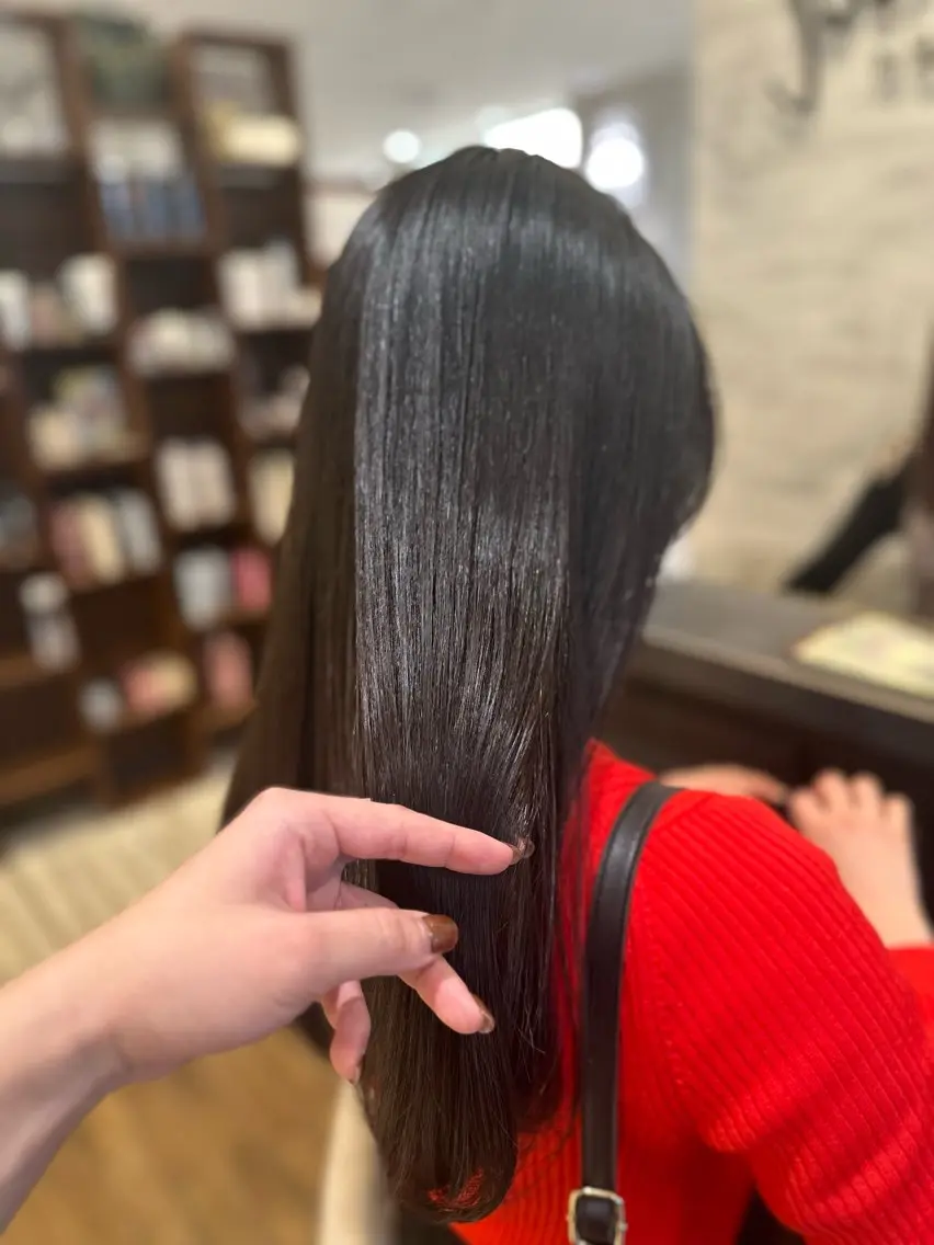 【💫4月限定美髪ケアコース💫】地毛風縮毛矯正+似合わせカット＋スチームで浸透させる1step スチームトリートメントの写真