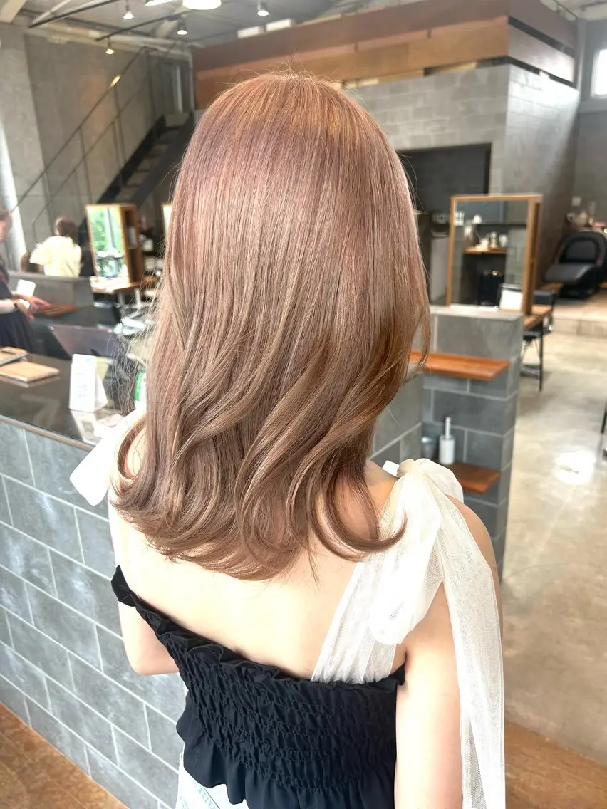 カラー 🫒オリーブ/透け感 レイヤー🌿‬モエカのヘアスタイル