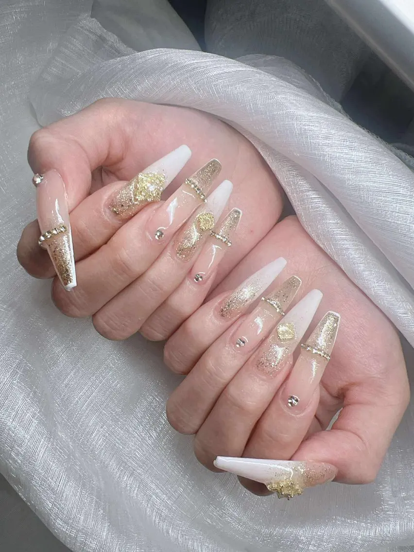 ネイル 長さ出し グラデーション 卒業式 キラキラネイル マグネットネイル ハンドネイル Lee Nailsのネイルデザイン