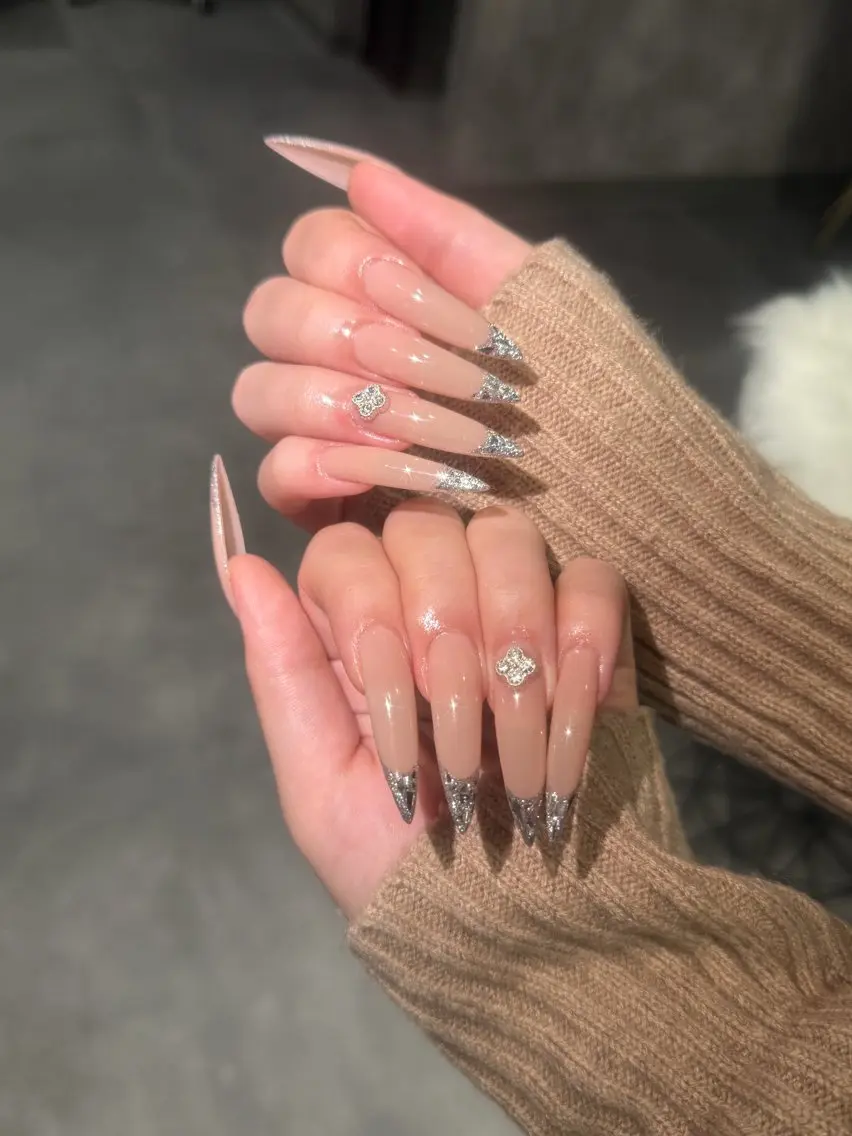 ネイル フレンチネイル ガラスフレンチ ハンドネイル Cheri&Co. Nagisaのネイルデザイン