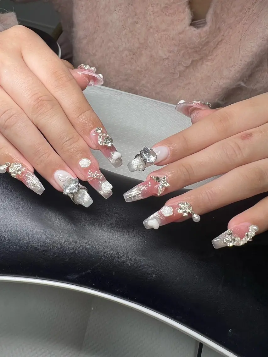 ネイル オーロラネイル チークネイル 長さ出し フットネイル フレンチネイル ハンドネイル Lee Nailsのネイルデザイン