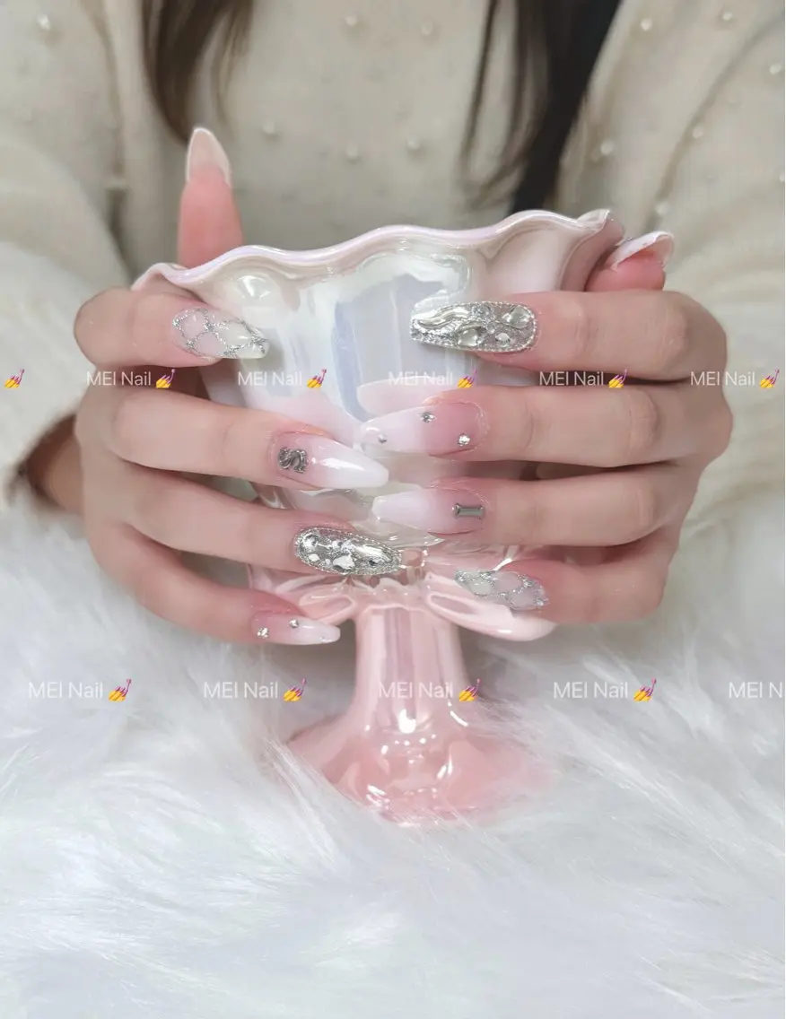 ネイル フレンチネイル キラキラネイル 韓国ネイル シンプルネイル ワンホンネイル ハンドネイル MEI Nailのネイルデザイン