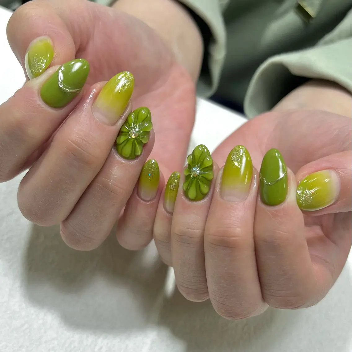 ネイル アートネイル フラワーネイル グラデーション グリーン ぷっくりネイル ハンドネイル Para Sol nail　Maoのネイルデザイン