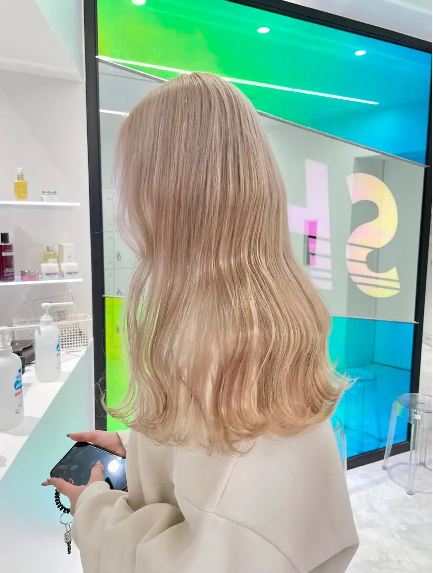 セミロング ヘアカラー 🤍💕ブリーチカラ ーAyaka💕🤍のヘアスタイル