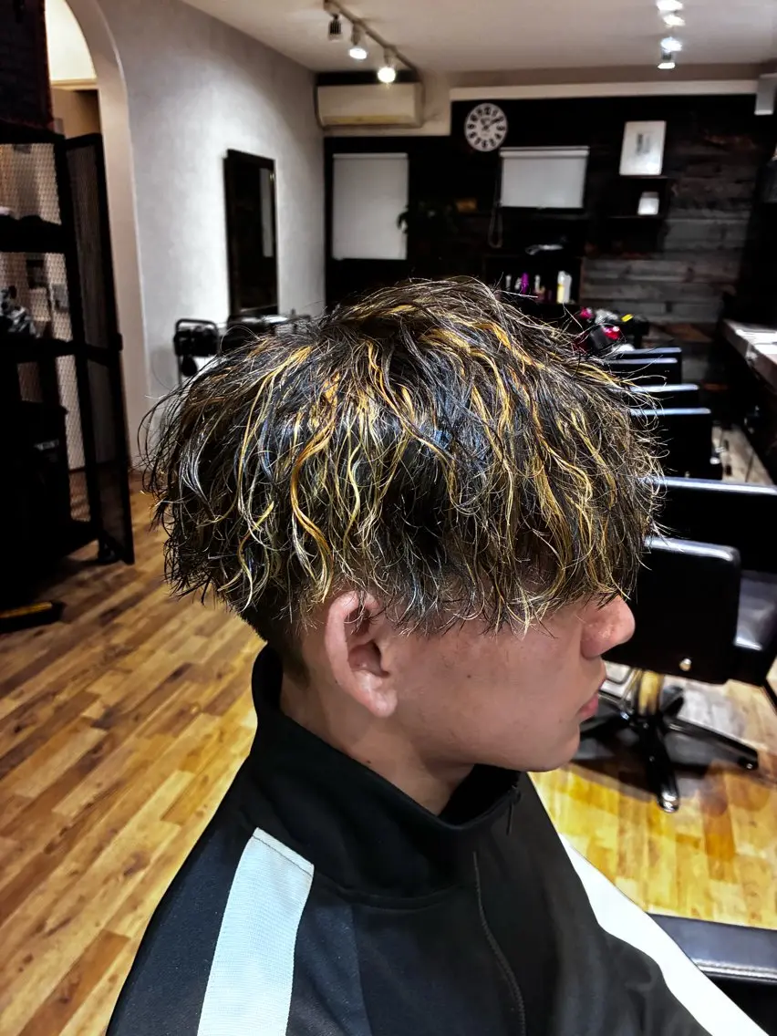 カラー パーマ メンズ メンズメッシュ マッシュ メンズパーマ ツイストスパイラルパーマ メッシュ 長澤 太陽のヘアスタイル