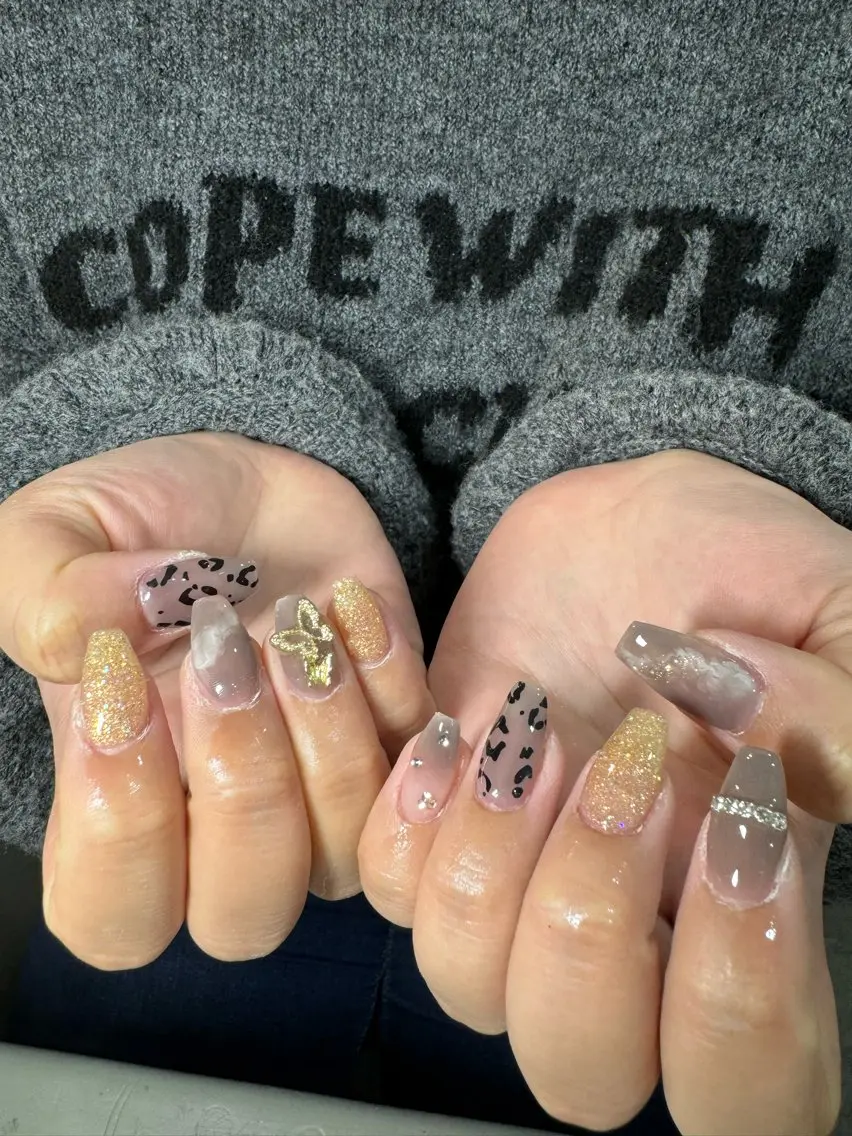 ネイル LAVISH 大和店 emi・:*+のネイルデザイン