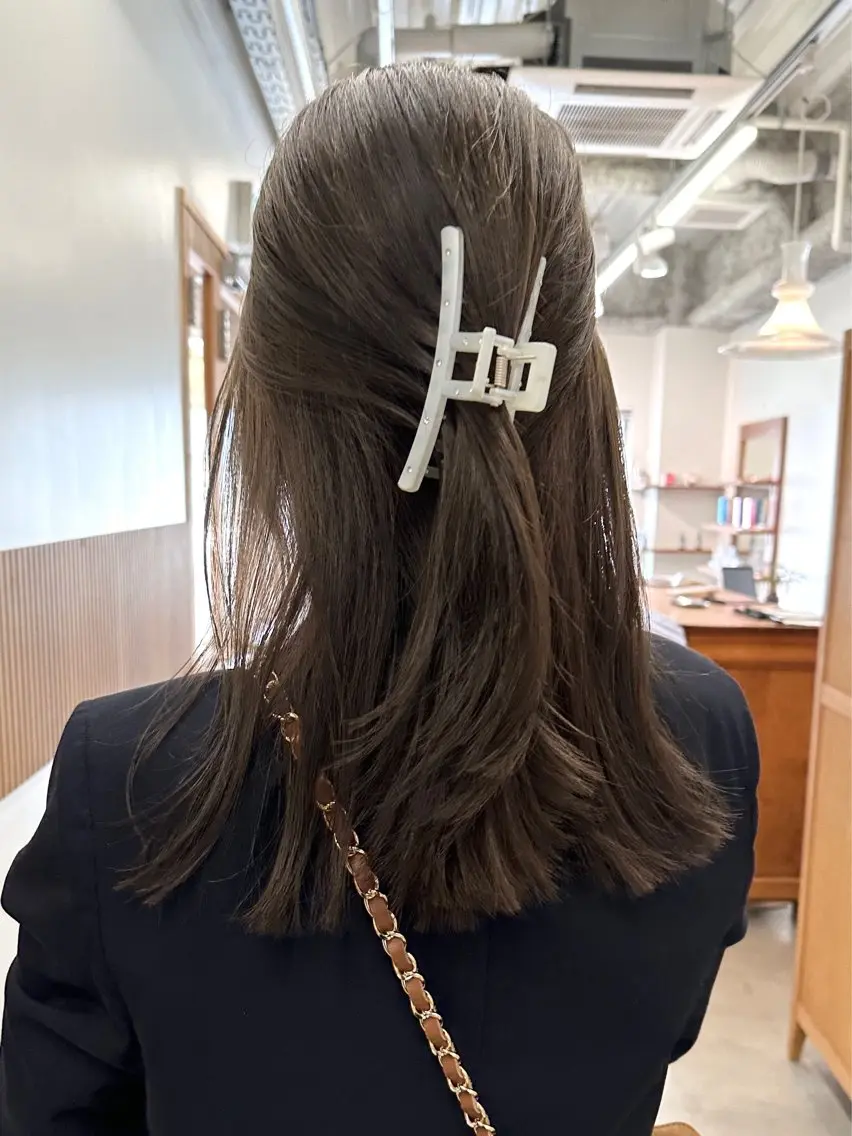 ロング カラー ベージュカラー オリーブベージュ ヘアカラー NEELU otoのヘアスタイル