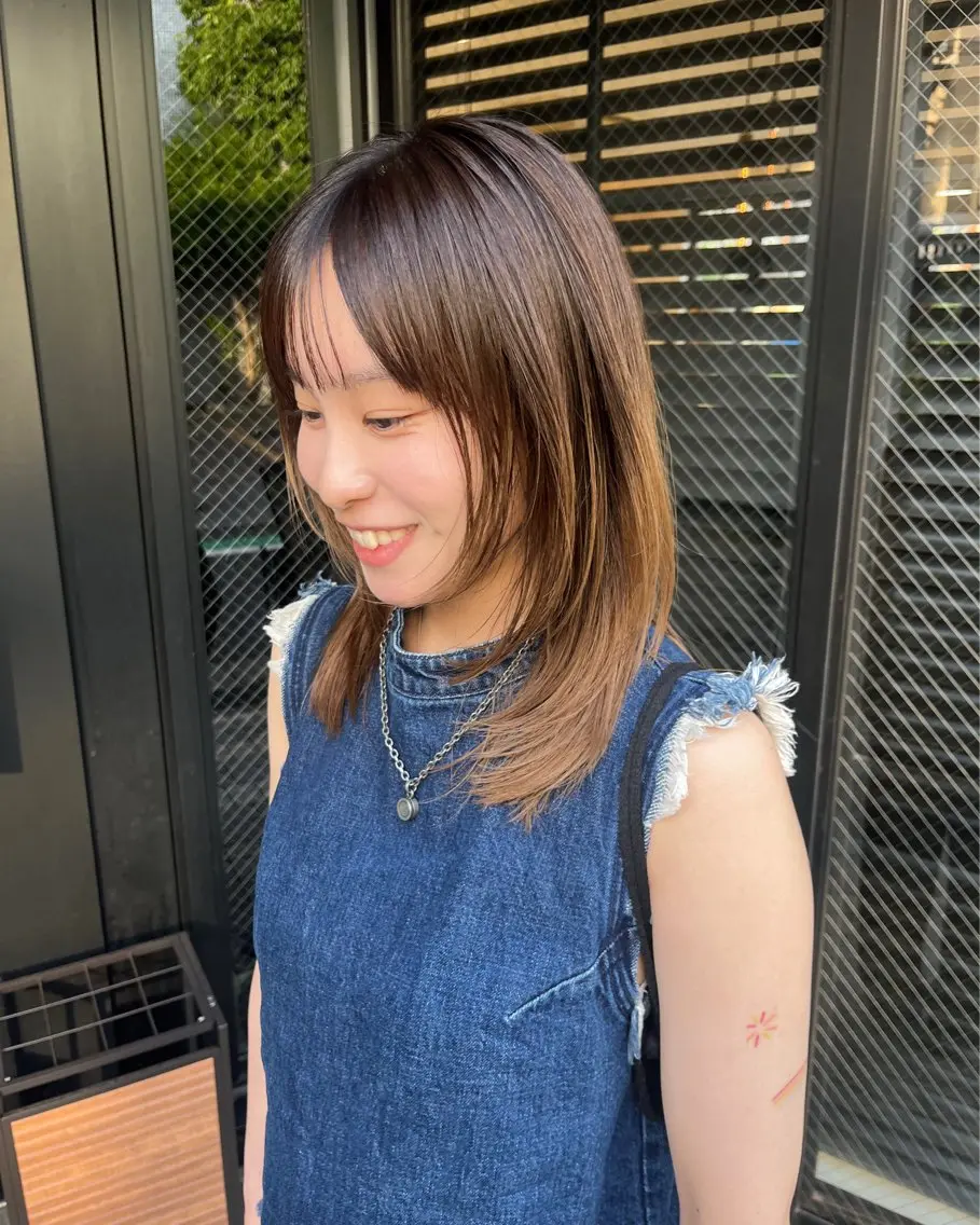 ミディアム カラー ブリーチ グラデーションカラー レイヤーカット カット ヘアカラー トリートメント ナミ🩶暗髪/暖色 ❤️/透明感/縮毛のヘアスタイル