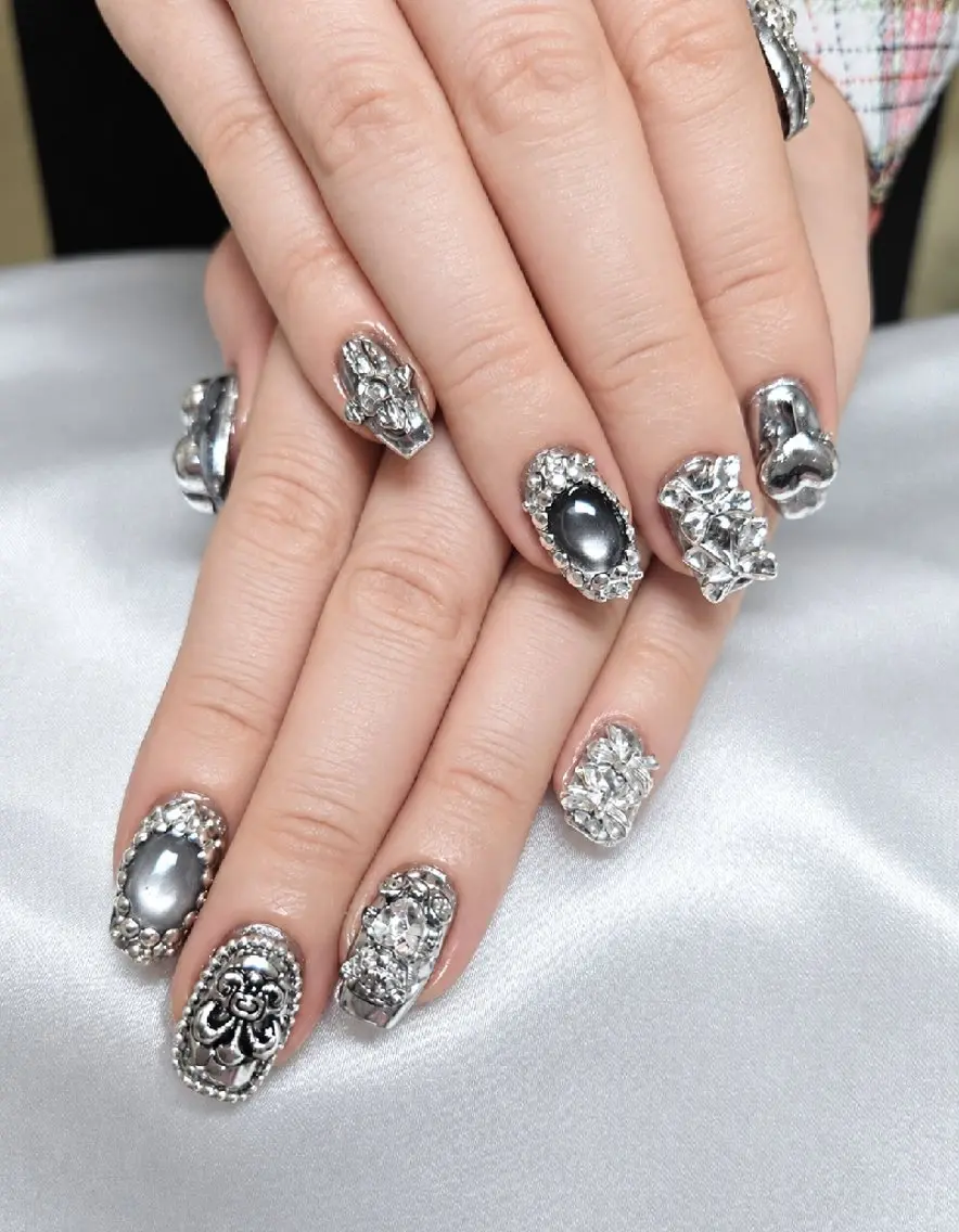 ネイル シルバー シンプルネイル ストーンネイル ハンドネイル めぐ みのネイルデザイン