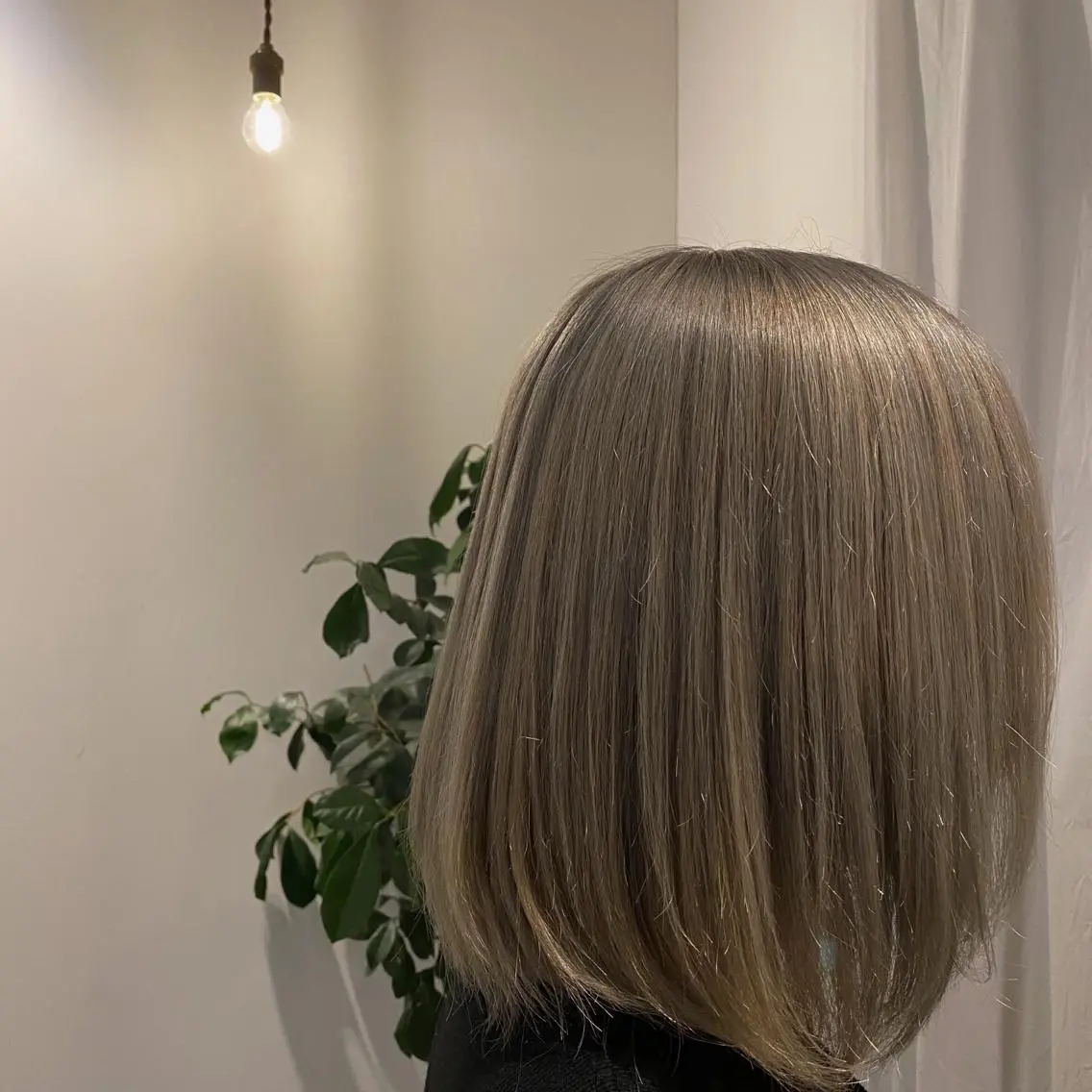 ミディアム カラー ベージュカラー ブリーチ 透明感カラー ミルクティーベージュ Ryo リョウのヘアスタイル
