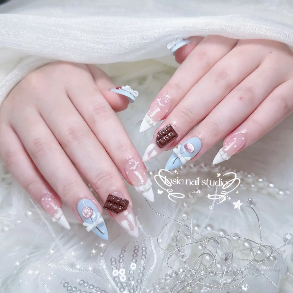 ネイル フレンチネイル ガーリー ガラスフレンチ 氷ネイル・うるうるネイル キラキラネイル ハンドネイル JOSIE nail studioのネイルデザイン