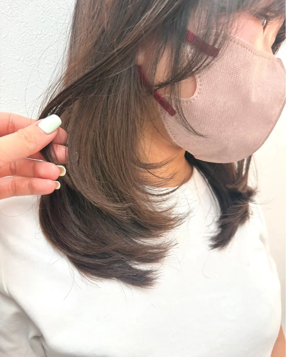 ミディアム 顔まわりレイヤー 韓国風ヘア レイヤーカット 浦辻 夏紀のヘアスタイル