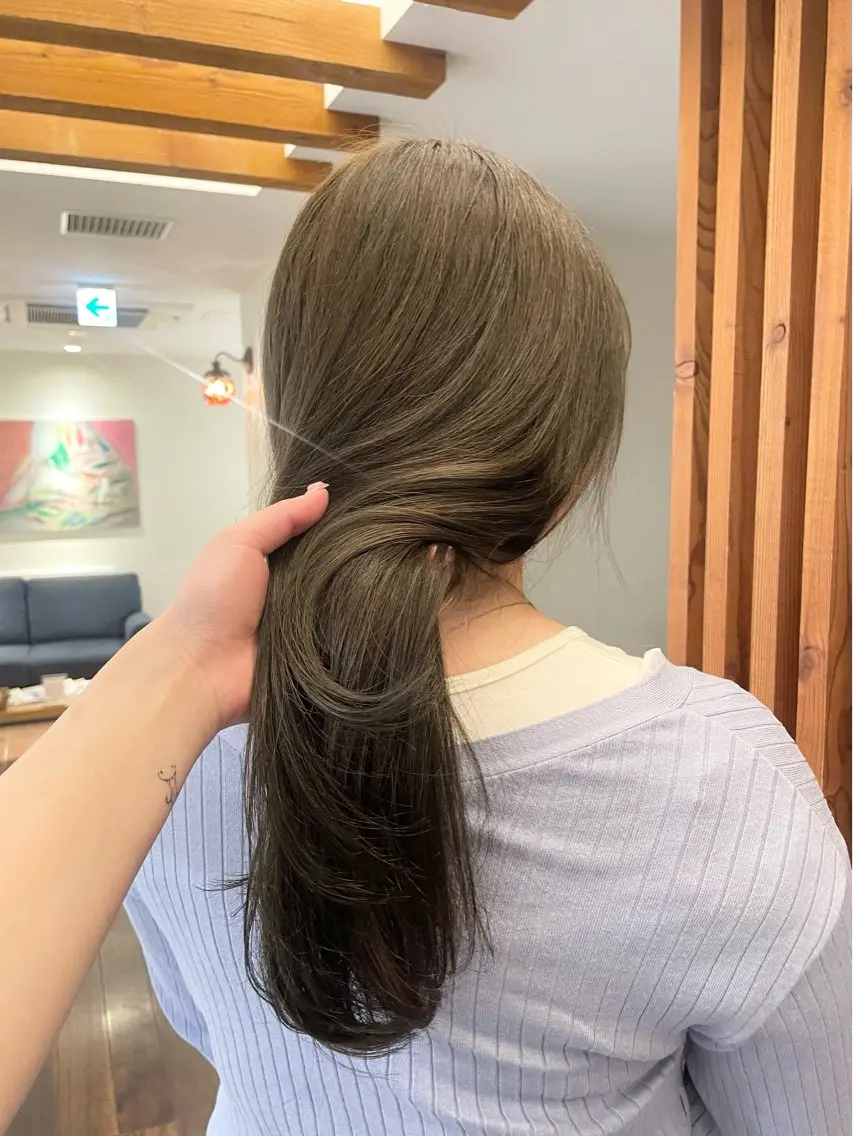 セミロング カラー ベージュカラー ブリーチ ブリーチなしカラー ヘアカラー トリートメント リカ/ハイトーン ・オリーブ🍀のヘアスタイル