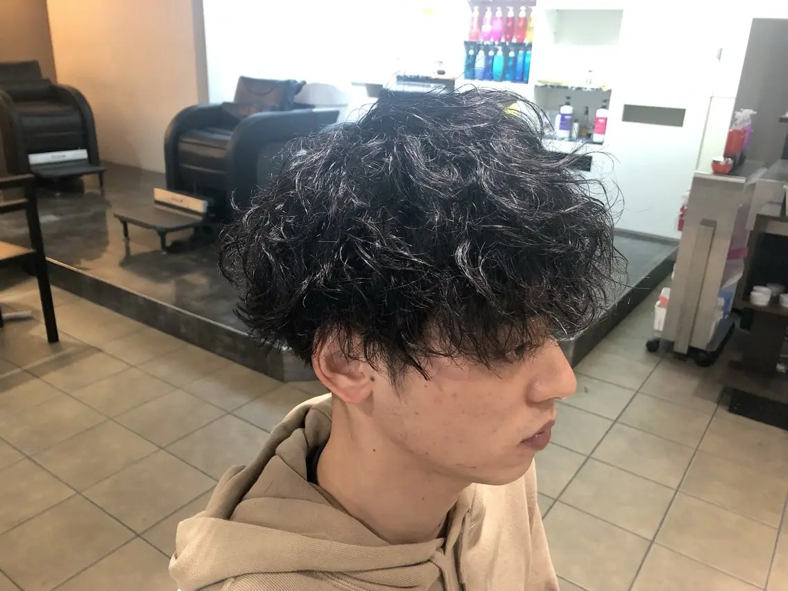 パーマ メンズ メンズパーマ ツイストスパイラルパーマ スパイラルパーマ メンズ レイヤー ウルフ 弓木啓輔のヘアスタイル