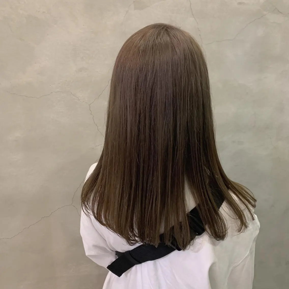 ロング カラー wakana/ 柔らかベージュカラーのヘアスタイル