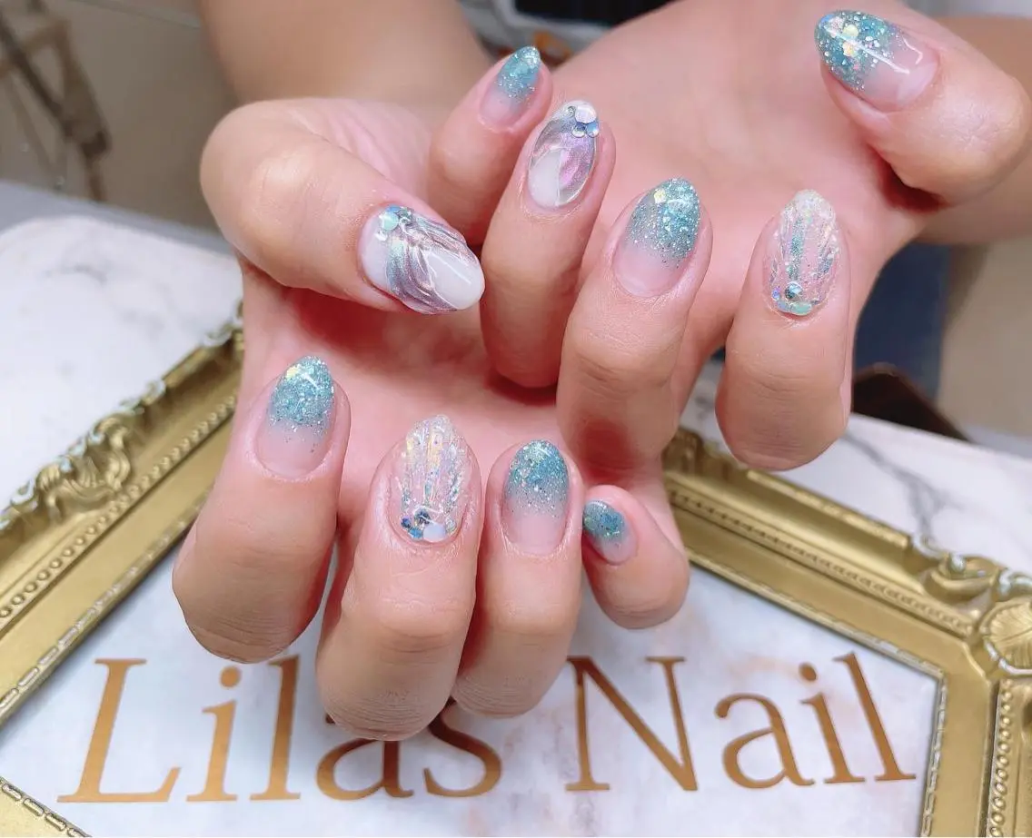 ネイル ブルー ジェルネイル グラデーション ハードジェル キラキラネイル Lilas Nailのネイルデザイン