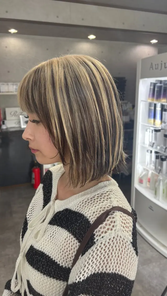ミディアム ショートボブ ボブ ハイライト 髪質改善 レイヤーカット カット ヘアカラー REVE 美容室のヘアスタイル
